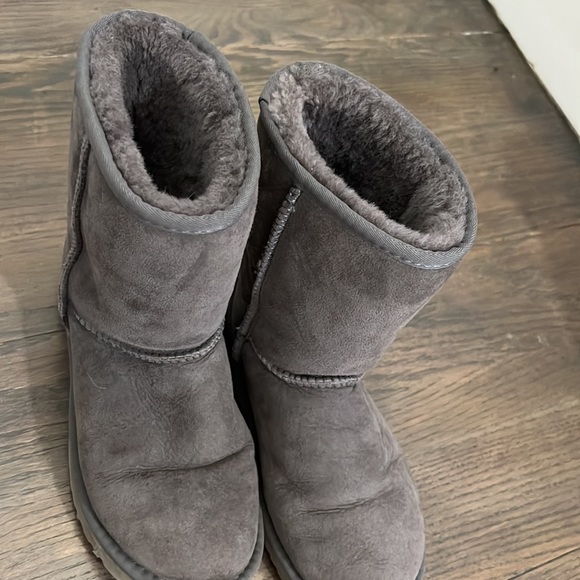 UGG - Picture 4 of 5